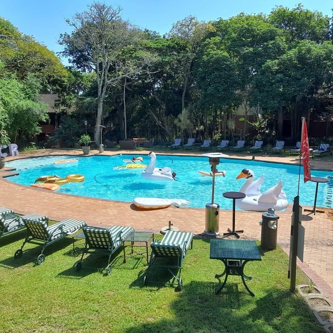 Outdoor swimming pool at Selborne